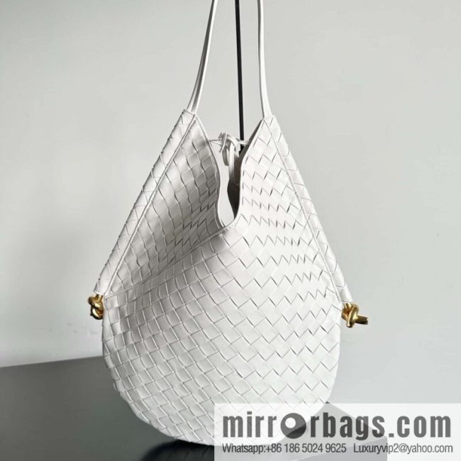 #BottegaVeneta, Yang Mi\'s latest bag type of the same Solstice Shoulder Ba, model number: 740990 large white