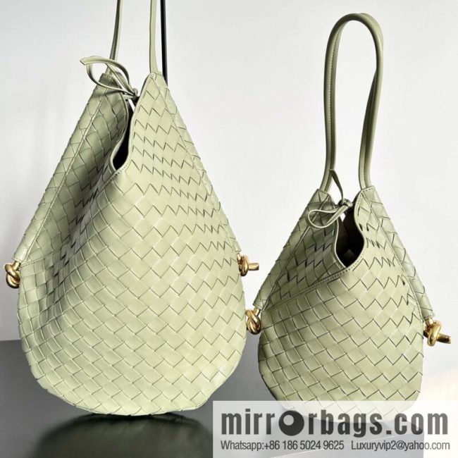 #BottegaVeneta, Yang Mi\'s latest bag type of the same Solstice Shoulder Ba, model number: 740990 large travertine green