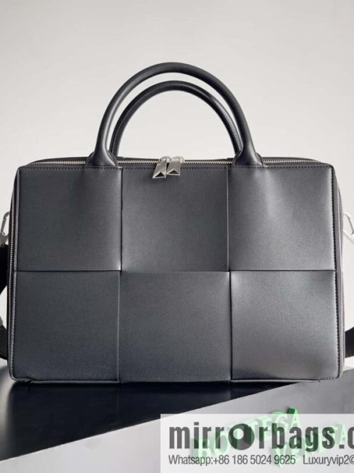 Bottega Veneta Men\'s Briefcases Model 680120 black