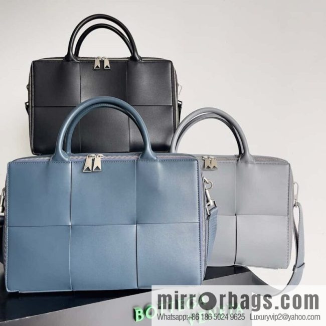 Bottega Veneta Large Braided Men\'s Briefcases Model 680120 Dark Blue - Image 2