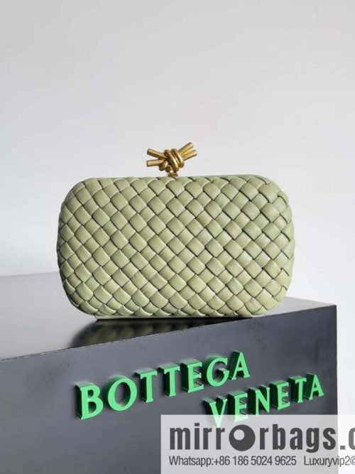 BottegaVeneta BV Knot | minaudiere: 717622 sheepskin