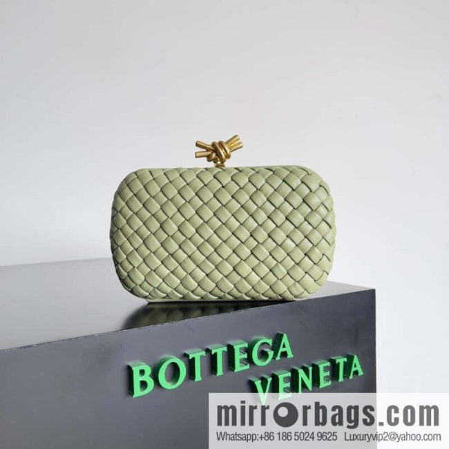 BottegaVeneta BV Knot | minaudiere: 717622 sheepskin