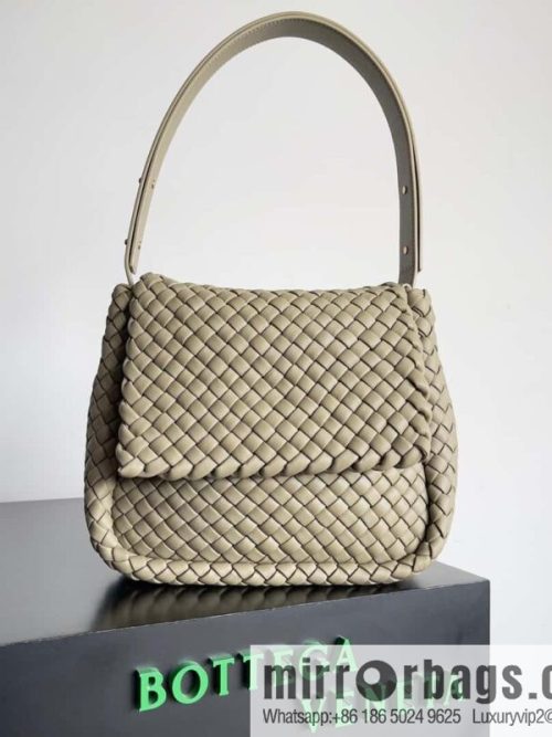 BV autumn and winter new model, Faye Wong same style, classic small weaving pure hand-woven COBBLE shoulder backpack model number: 709418 taupe