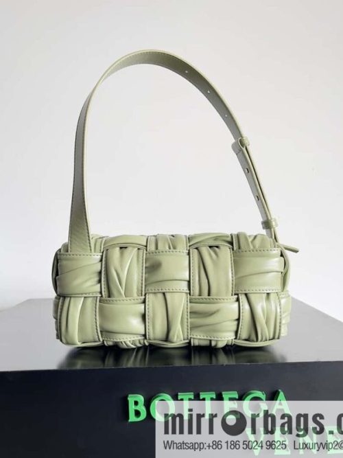 BV new Bottega Veneta 2022 autumn and winter armpit bag, model number: 736233 travertine green