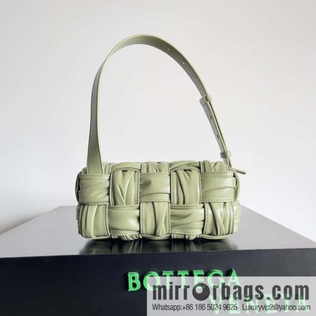 BV new Bottega Veneta 2022 autumn and winter armpit bag, model number: 736233 travertine green
