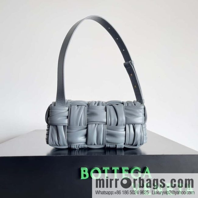 BV new Bottega Veneta 2022 autumn and winter armpit bag, model number: 736233 lightning gray