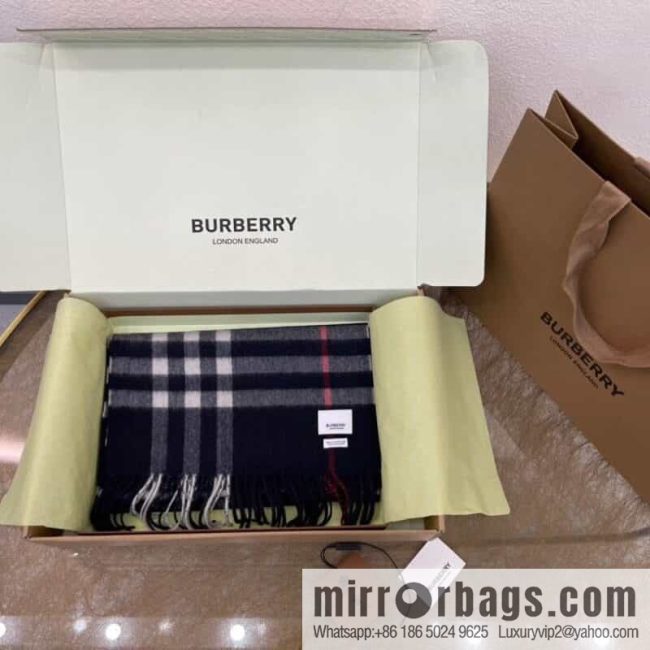 Burberry classic checked cashmere scarf - Image 4