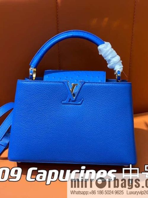 [Original order boutique] M81409 blue ostrich, full leather cap that English series Capucines medium handbag