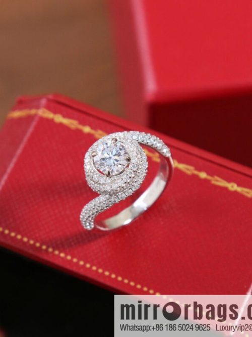 ☀️Cartier single diamond twist ring ☀️