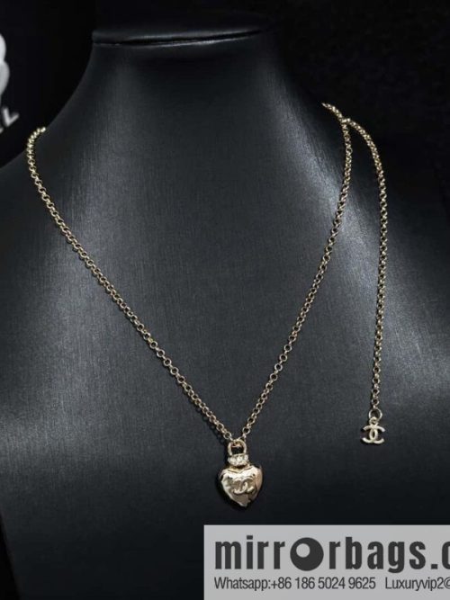 ❗️New ❗️ Chanel necklace ☀️ new ☑️ Chanel peach heart ❤️ love double c necklace ☀️