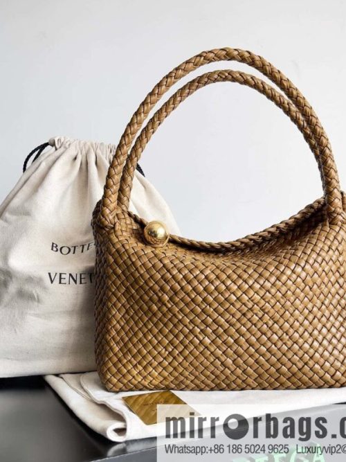 #Bv 2023 Winter Collection/Top Tosca Handbag Model Number: 716974 Mustard Green