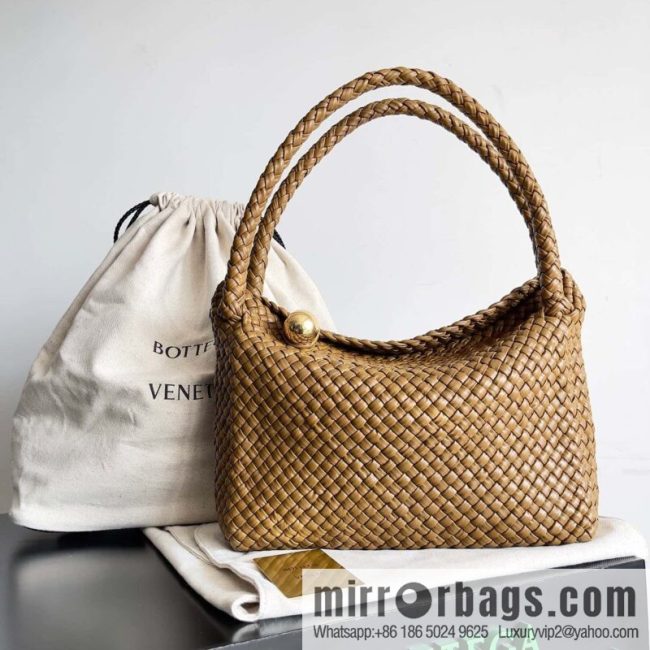 #Bv 2023 Winter Collection/Top Tosca Handbag Model Number: 716974 Mustard Green