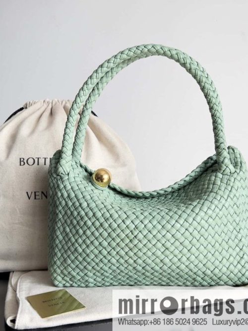 #Bv 2023 Winter Collection/Top Tosca Handbag Model Number: 716974 Sage Green