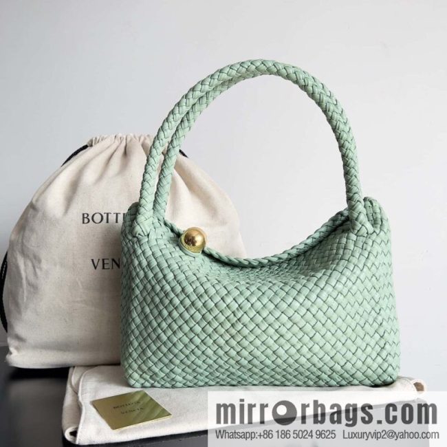 #Bv 2023 Winter Collection/Top Tosca Handbag Model Number: 716974 Sage Green