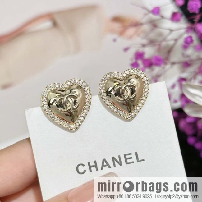 ❗️New ❗️ Chanel stud earrings ☀️ new ☑️ Chanel c1 peach heart ❤️ love double c stud earrings ☀️