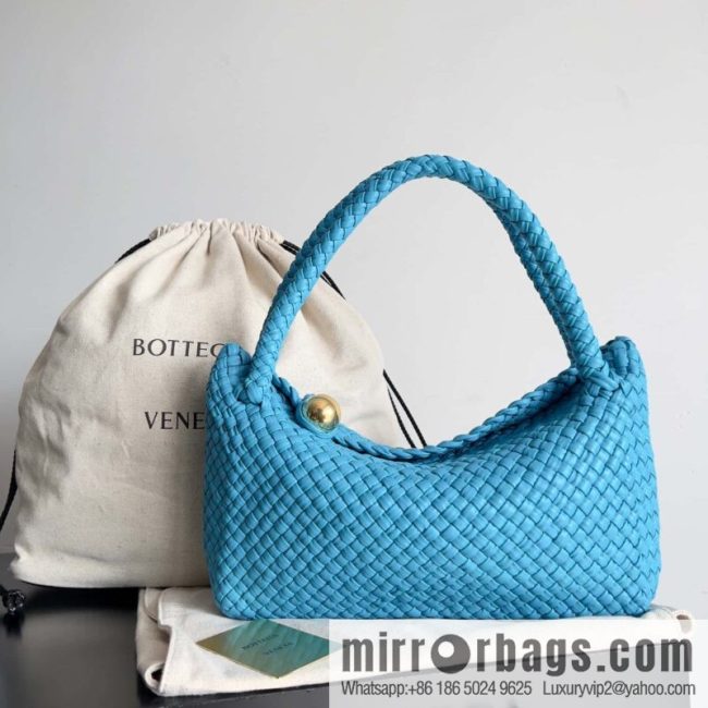 #Bv 2023 Winter Collection/Top Tosca Handbag Model Number: 716974 Pool Blue