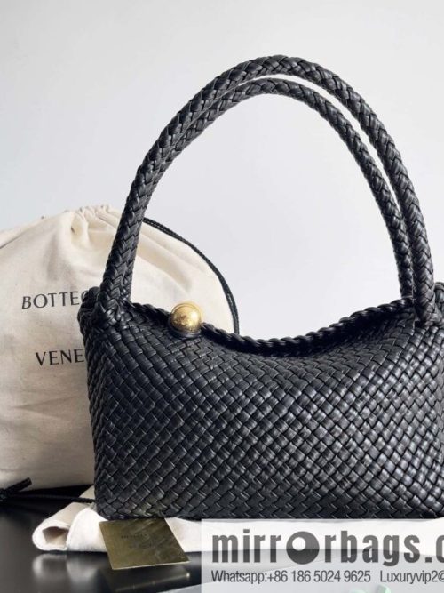 #Bv 2023 winter series/top Tosca handbag model number: 716974 black