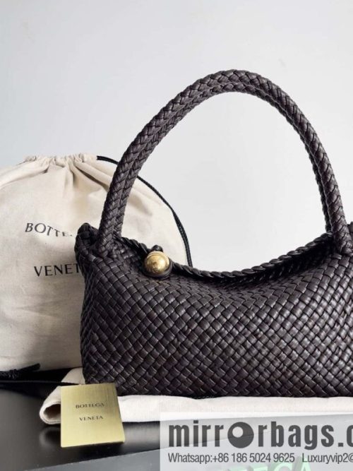#Bv 2023 Winter Collection/Top Tosca Handbag Model Number: 716974 Chocolate Color