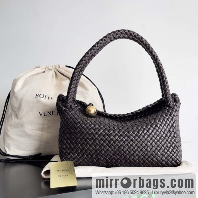 #Bv 2023 Winter Collection/Top Tosca Handbag Model Number: 716974 Chocolate Color
