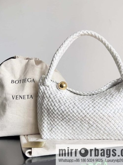#Bv 2023 Winter Collection/Top Tosca Handbag Model Number: 716974 White