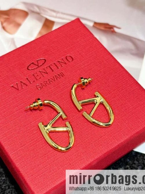 ❗️New ❗️ New ☑️ Valentino gold oval stud earrings