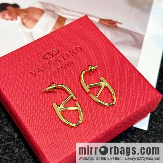❗️New ❗️ New ☑️ Valentino gold oval stud earrings