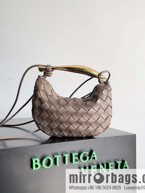 BottegaVeneta2023 new model, Baodiejia Bv spring and summer new mini sardines SARDINE model number: 744267 khaki