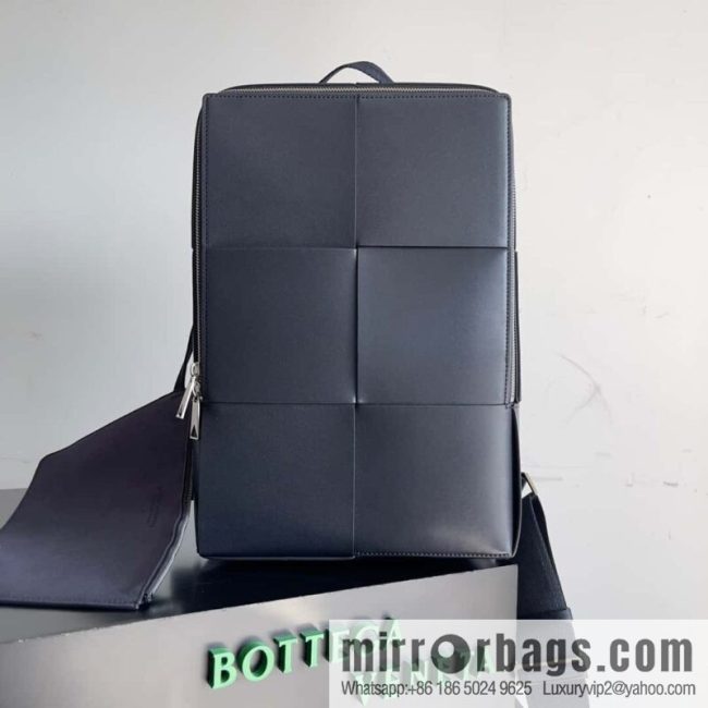 BV\'s latest large woven shoulder backpack model number: 680092