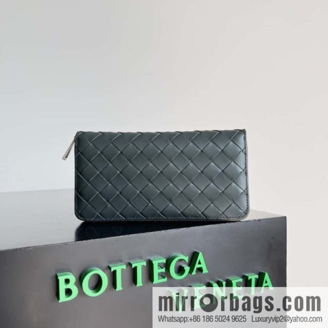 #Bv Men\'s woven wallet model number: 593217 dark green