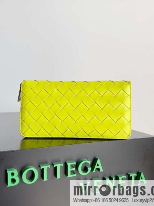 #Bv Men\'s woven wallet model number: 593217 kiwi green