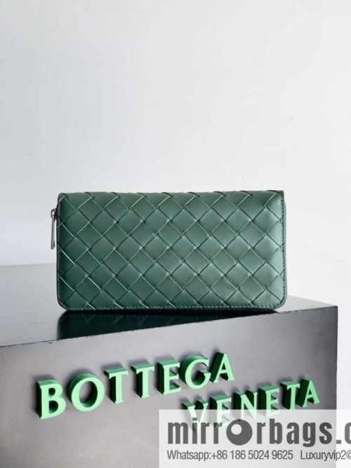 #Bv Men\'s woven wallet model number: 593217 Rain tree green
