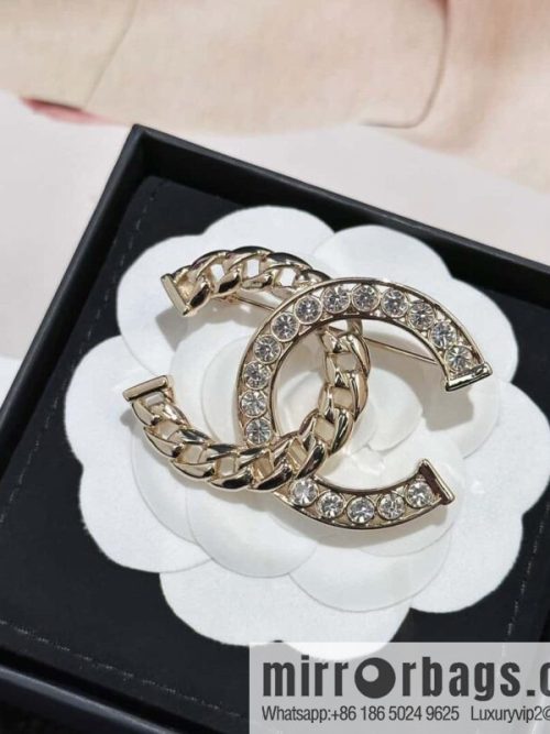 ❗️New ❗️ Chanel brooch ☀️ new ☑️ Chanel double c half diamond brooch ☀️