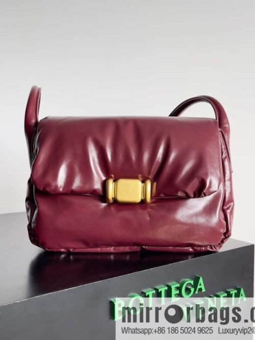 BV Pad handsome bag BOTTEGA VENETA bread model number: 717237 Bordeaux red
