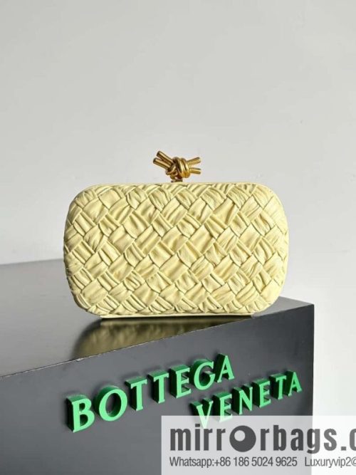 Bottega Veneta BV Knot | minaudiere: 717622 Ice Cream Color