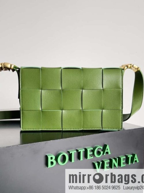 Bottega Veneta CASSETTE 23CM BAG Model; 666870 Sage Green