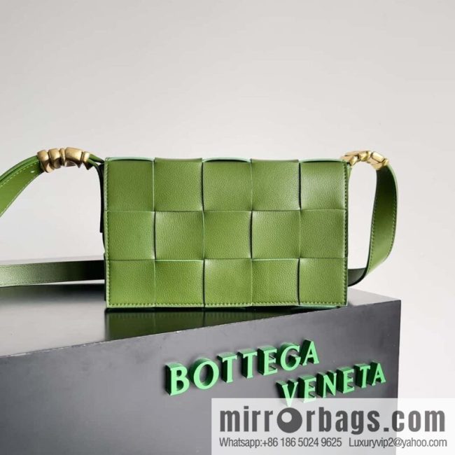 Bottega Veneta CASSETTE 23CM BAG Model; 666870 Sage Green