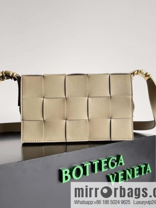 Bottega Veneta CASSETTE 23CM BAG model; 666870 taupe