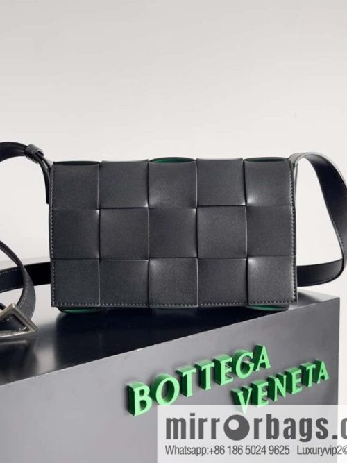 Bottega Veneta CASSETTE 23CM BAG model; 666870 black leather sheepskin
