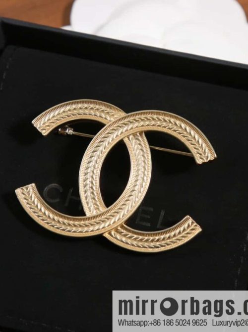 ☀️New ☑️ Chanel Gold Wheat Ear Embossed Texture Double C Brooch ☀️