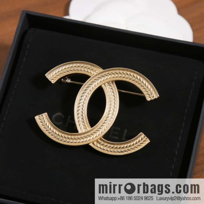 ☀️New ☑️ Chanel Gold Wheat Ear Embossed Texture Double C Brooch ☀️