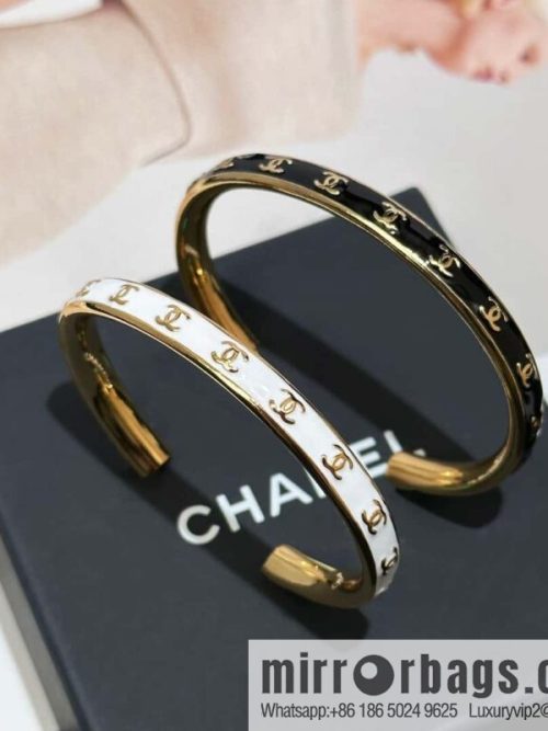 ❗️New ❗️☀️ New ☑️ Chanel Double C Drop Oil Opening Bracelet ☀️
