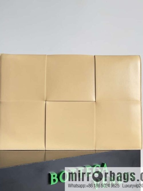 B new product, large woven single zipper clutch bag model 680169 oat color