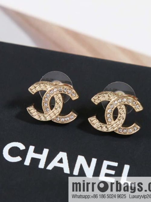 ☀️New ☑️ Chanel c1 double c gold half diamond diamond earrings ☀️