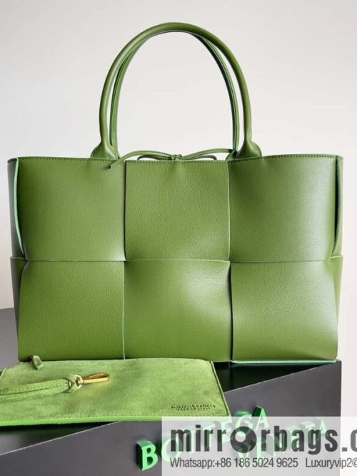 BottegaVeneta 38cm Intrecciato woven sheepskin two-tone leather (fabric) tote handbag, model: 609175