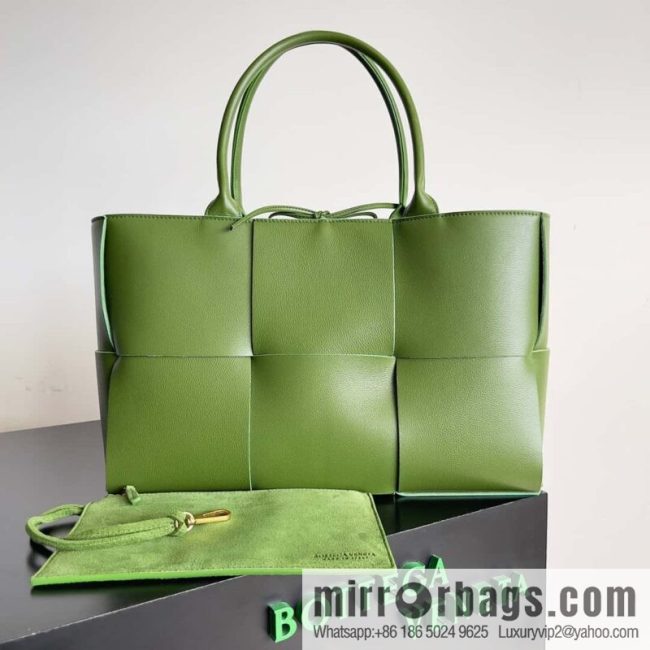 BottegaVeneta 38cm Intrecciato woven sheepskin two-tone leather (fabric) tote handbag, model: 609175