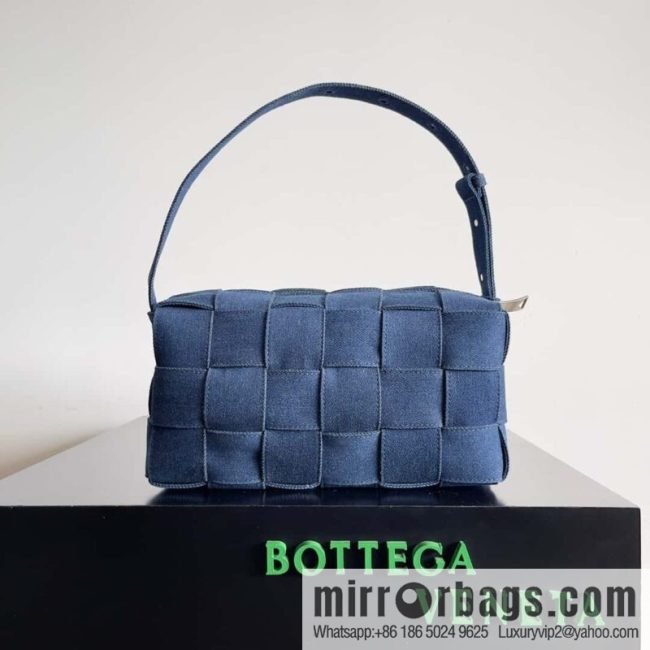BV W04 cassette armpit bag BV early autumn new, woven tannin denim bag, model number: 709628 denim blue