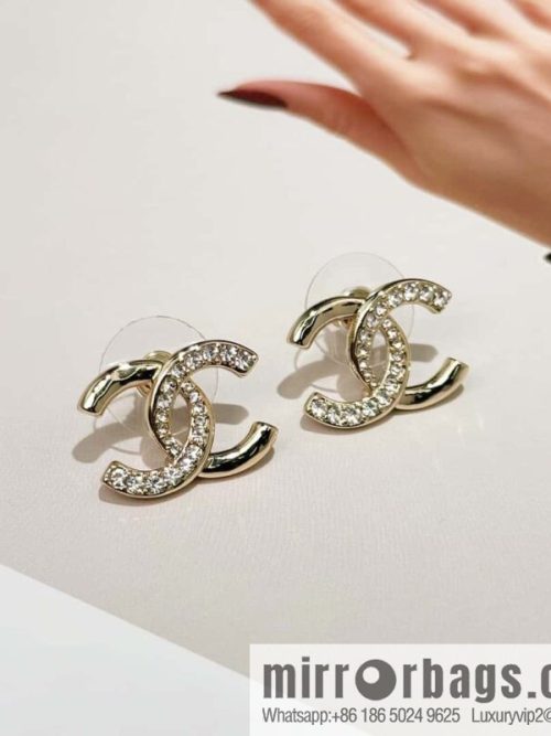 ❗️New ❗️☀️ new ☑️ chanel c1 double c half diamond stud earrings ☀️