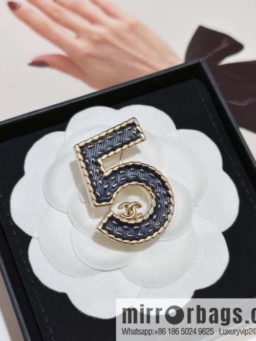 ❗️New ❗️☀️ New ☑️ Chanel Double C Denim 5-character Brooch ☀️