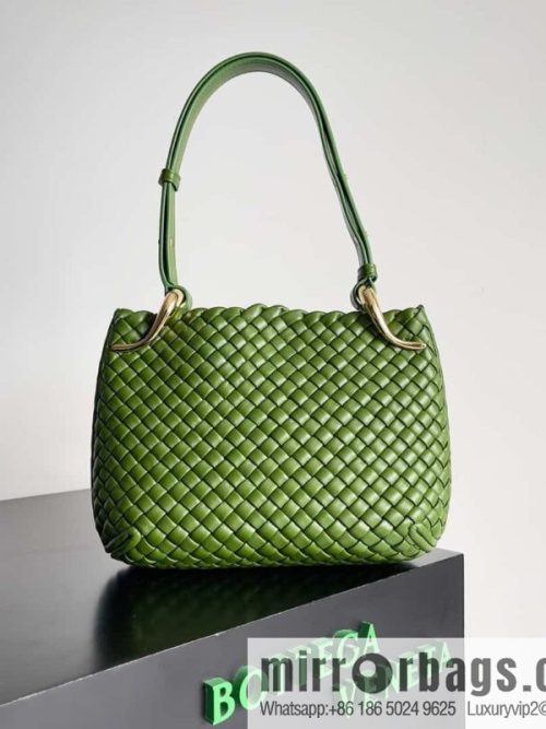 BV early spring new Clicker circular arc bag lamb woven leather, model number: 730968 green pepper green