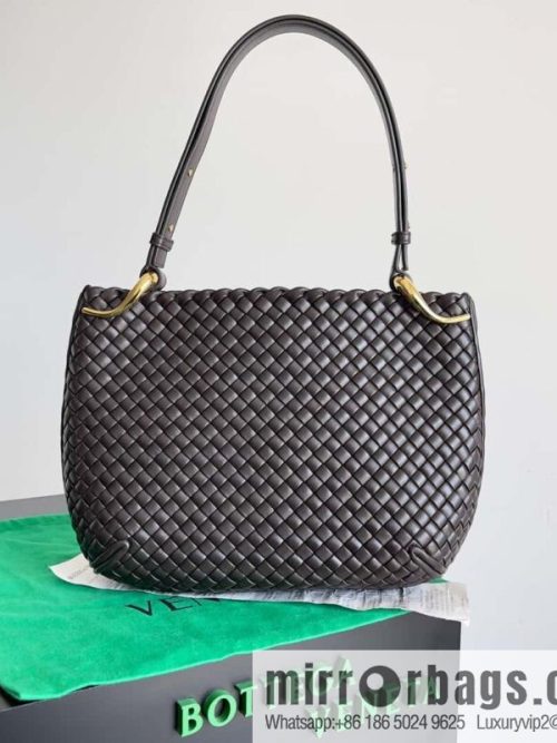 BV #CLICKER Bv 2023 Early Spring New Clicker Lamb Woven Tote bag Model No. 730969 Chocolate